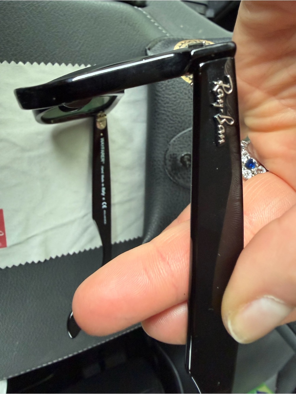 Ray-Ban Classic polarized Wayfarer Black Sunglasses - Picture 6 of 6